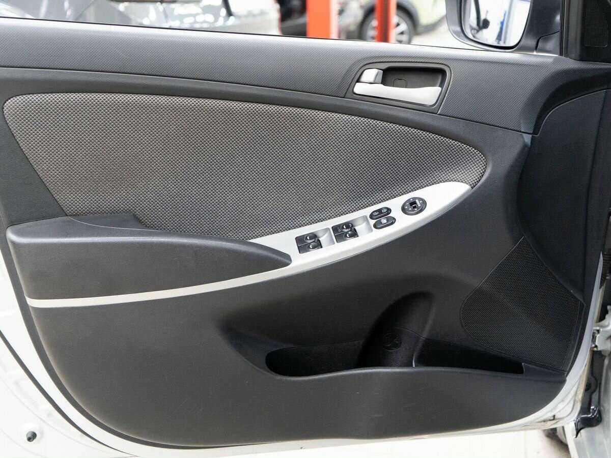 Купить Hyundai Solaris, 2013, 140 000 км, фото №12