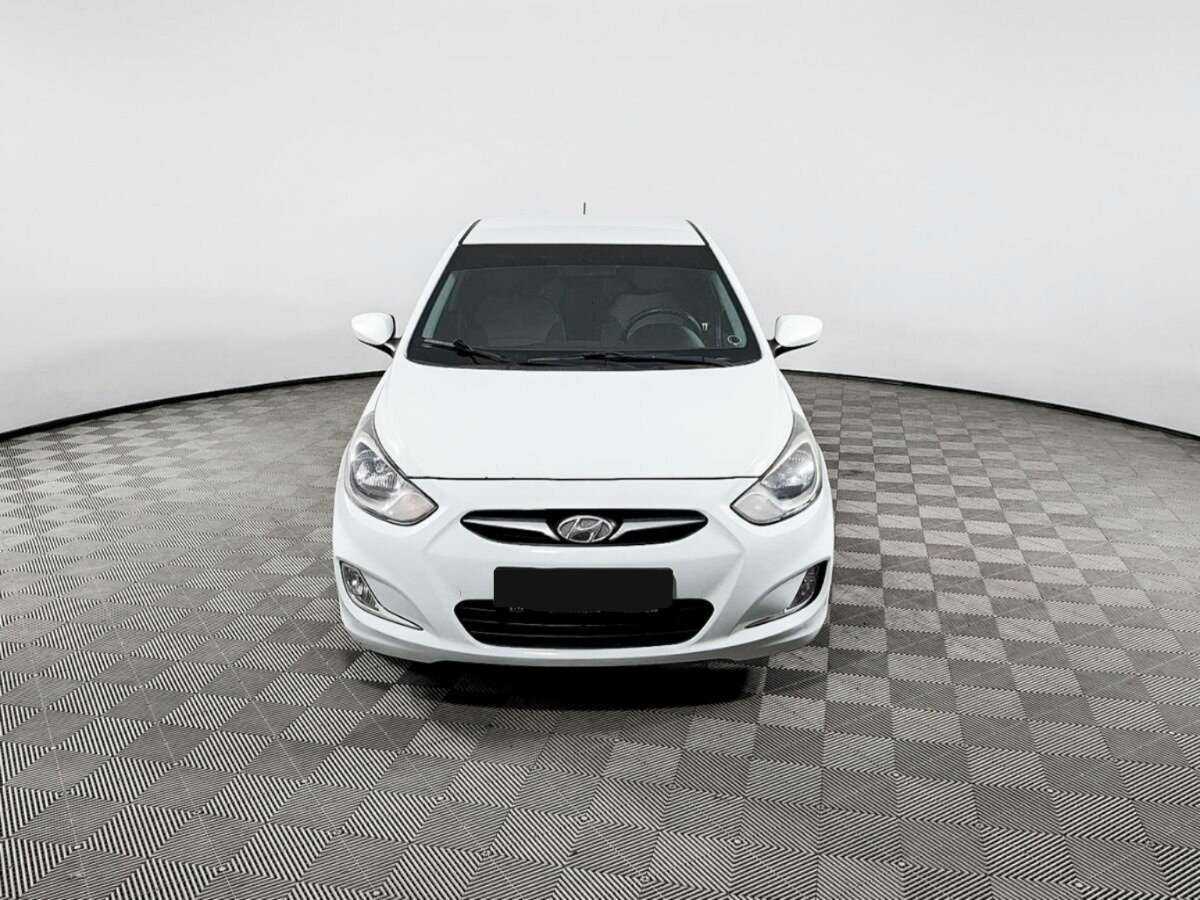 Купить Hyundai Solaris, 2013, 148 000 км, фото №2