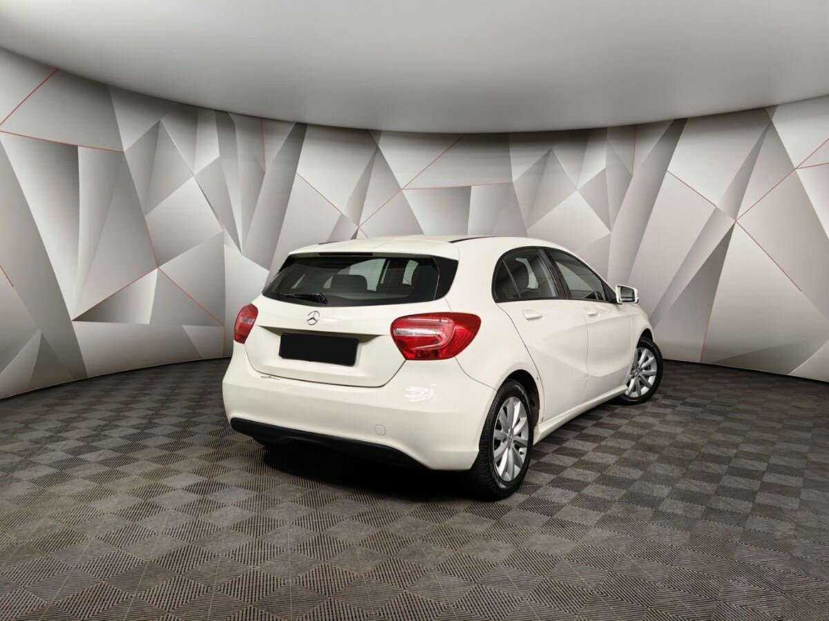 Купить Mercedes-Benz A-Класс 180, 2014, 217 768 км, фото №2