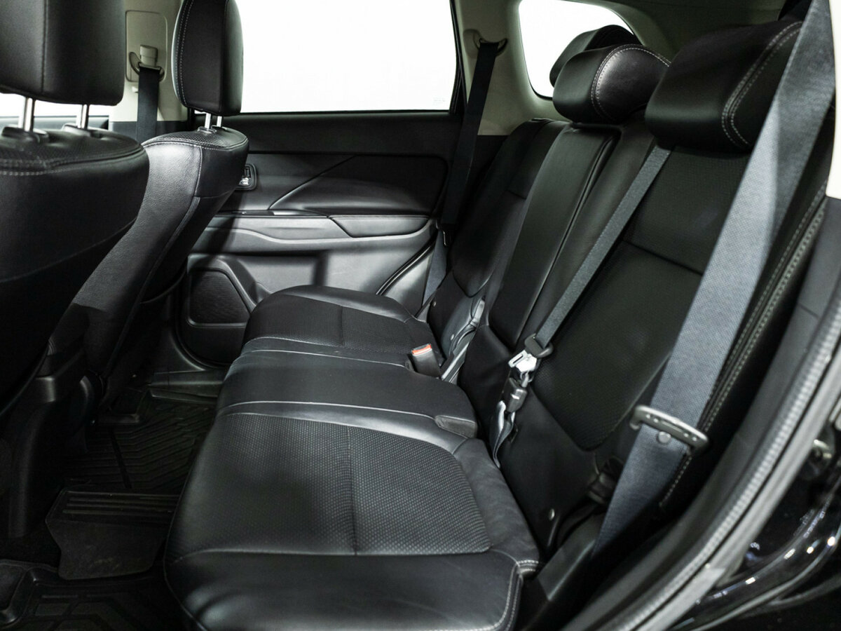 Купить Mitsubishi Outlander III Рестайлинг 2, 2016, 111 182 км, фото №9
