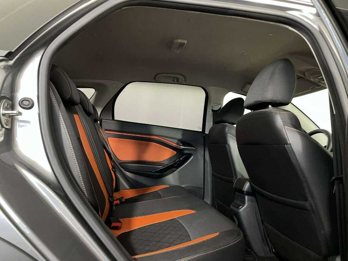 Купить Lada (ВАЗ) Vesta SW Cross, 2019, 75 250 км, фото №16