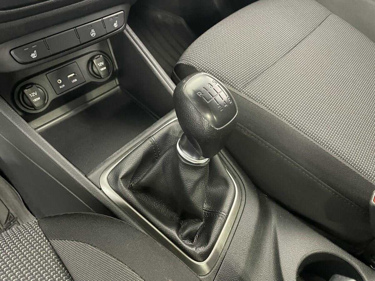 Купить Hyundai Solaris, 2017, 215 449 км, фото №13