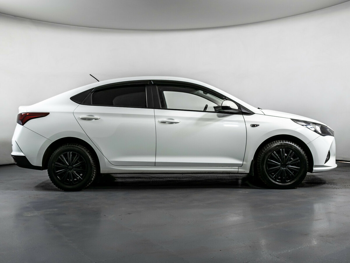 Купить Hyundai Solaris II, 2020, 107 000 км, фото №4